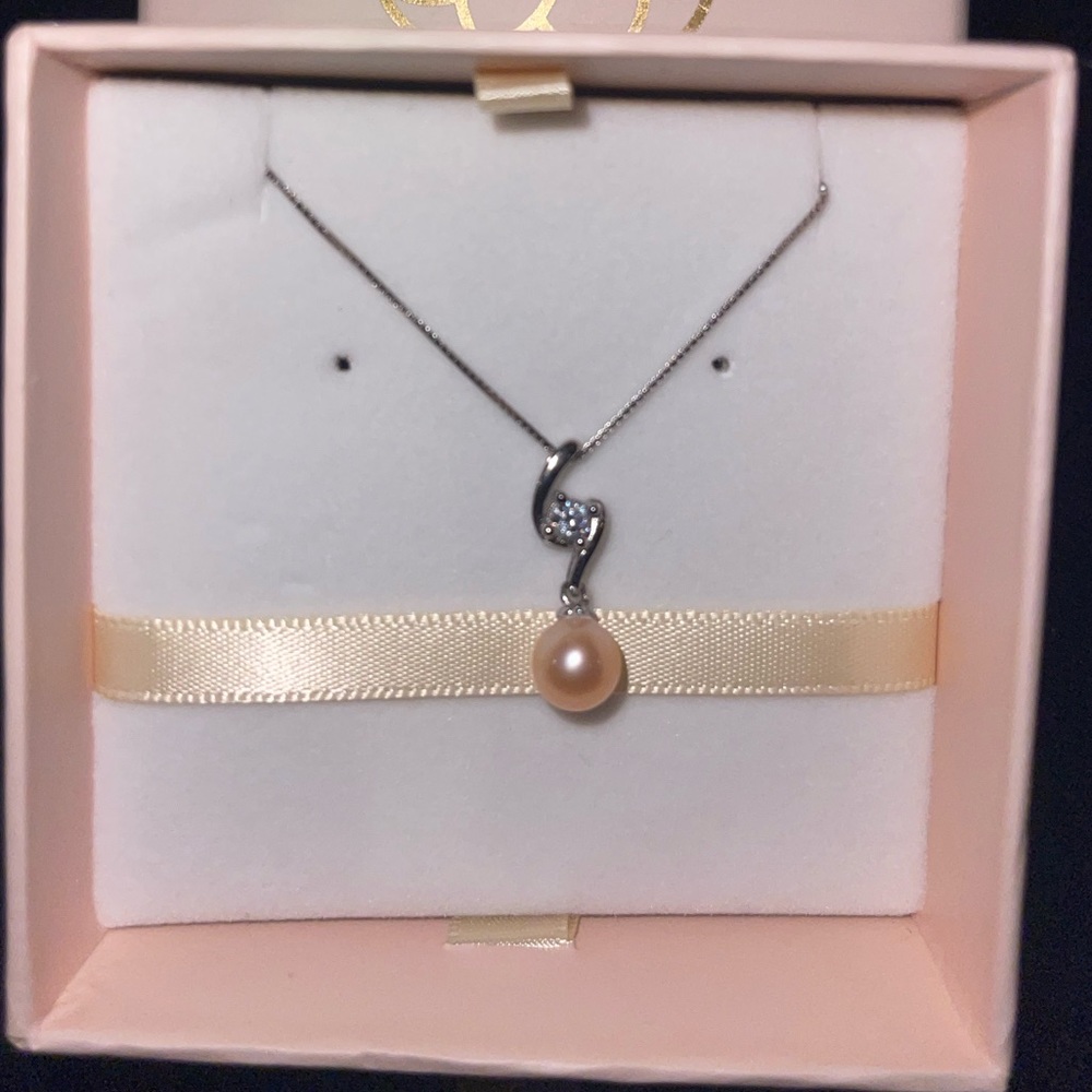 IPT Pearl Girl Necklace